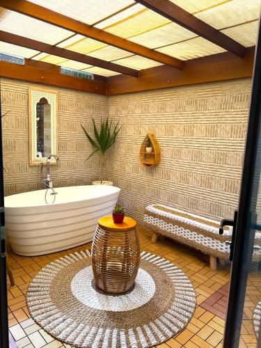 Koupelna v ubytování ORCHID Villa luxueuse avec piscine privée- A 600m de la plage