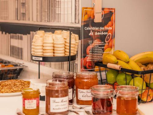 a counter with jars of food and a bunch of fruit at ibis Styles Deauville Villers Plage in Villers-sur-Mer