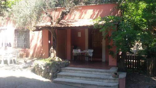a small house with a porch and a table at La Dolce Casetta in Grottaferrata