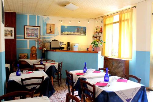 A restaurant or other place to eat at Albergo Nella