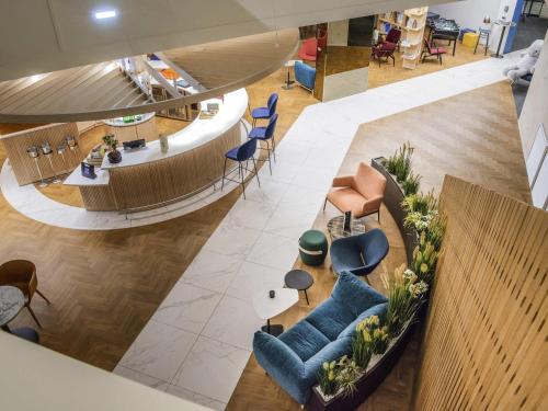 an overhead view of a lobby with couches and chairs at Novotel Le Havre Centre Gare in Le Havre