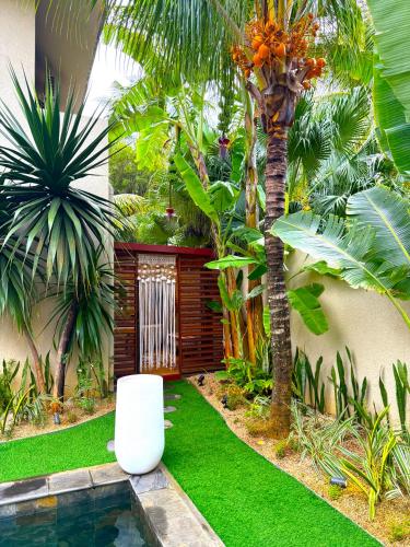 Zahrada ubytování ORCHID Villa luxueuse avec piscine privée- A 600m de la plage