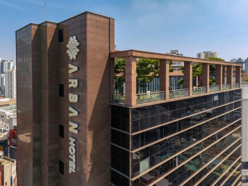 una vista del edificio de la sede en Arban Hotel, en Busan