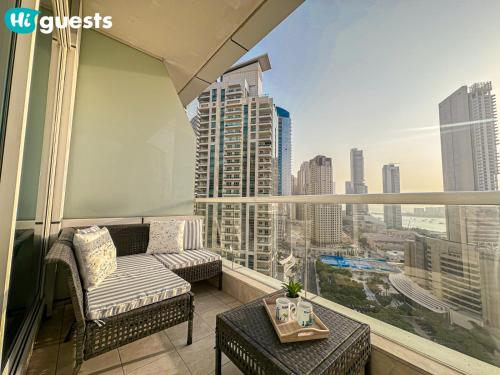HiGuests - Exceptional Apt with Furnished Terrace By the Sea