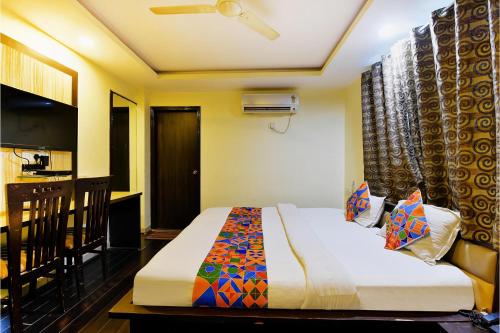 a bedroom with a large bed in a room at FabHotel Tip Top in Jaipur