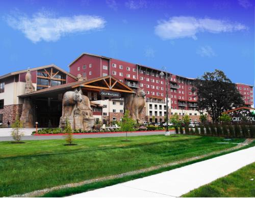 a building with a statue in the middle of a park at Great Wolf Lodge Grand Mound in Centralia