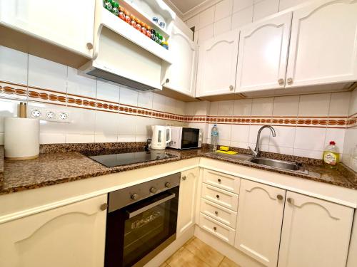 Galeon Pool Stay, 600 m to the beach, 2 double beds