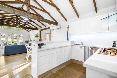 Dapur atau dapur kecil di The Dairy character-filled farm stay