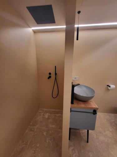 a bathroom with a sink and a ceiling at La Dimora delle Nevi in Aosta