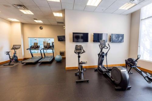 a gym with several treadmills and exercise bikes at Radisson Hotel & Conference Centre Calgary Airport in Calgary