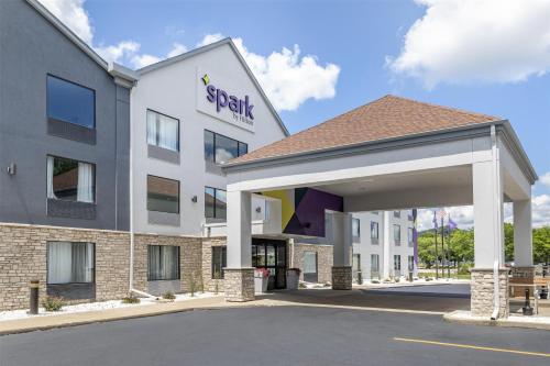 a rendering of the front of a hotel at Spark by Hilton La Crosse Onalaska in Onalaska