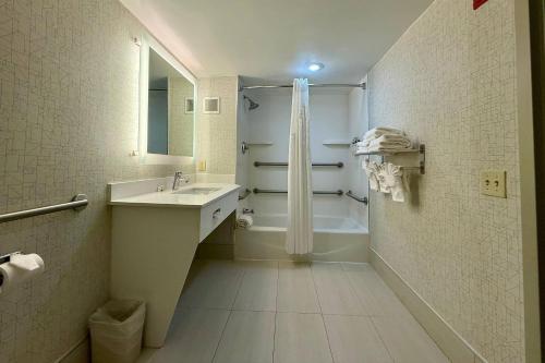 Gallery image of Country Inn & Suites by Radisson, Downtown Albany New York in Albany