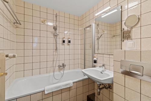 Dependance Rooms I 6 Mins to U6 Alser Straße I Self Check In