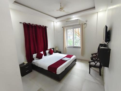 Una cama o camas en una habitación de WooibHotels Yogasthali Tapovan