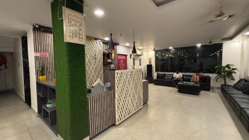 Un lugar para sentarse en WooibHotels Yogasthali Tapovan