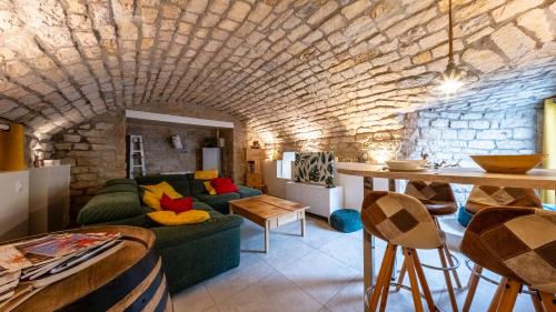 La Grotte Bourguignonne, Terrasse extérieure