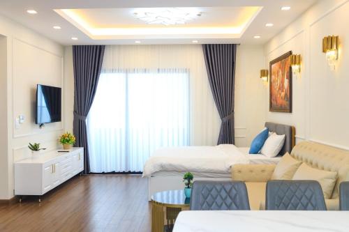 a hotel room with two beds and a couch at FLC Sea Tower Quy Nhơn- View Biển in Quy Nhon