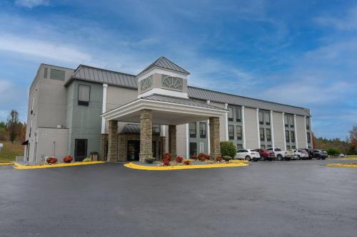 a large building with a parking lot in front of it at Quality Inn & Suites Lexington South in Lexington