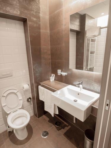 a bathroom with a sink and a toilet and a mirror at Novecento in Anagni