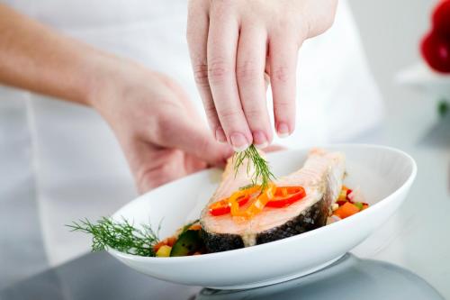 ホテルの敷地内または近くでの食事または食べ物