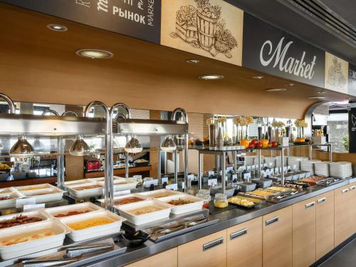 a restaurant kitchen with many different types of food at Novotel Budapest Danube in Budapest