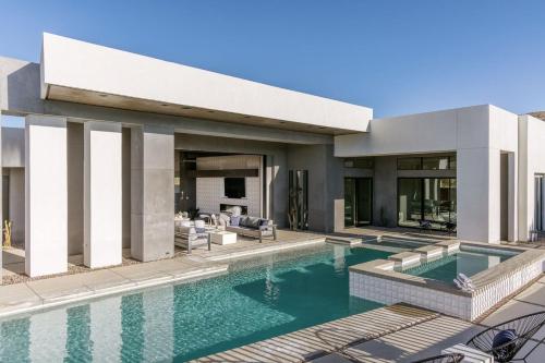 Vanguard by Fieldtrip 5 Bd Private Luxury with Infinity Pool Game Roomの敷地内または近くにあるプール