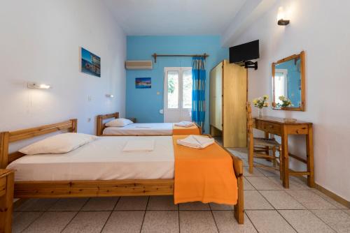 Una cama o camas en una habitación de Elefteria Hotel