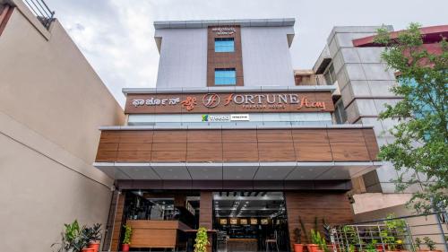 Bangunan di mana terletaknya hotel
