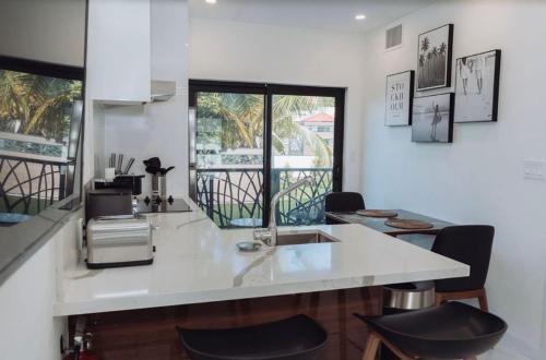 Φωτογραφία από το άλμπουμ του Luxury 1Bbr 1Bath Condo in Westbay, Arza Hideaway σε West Bay