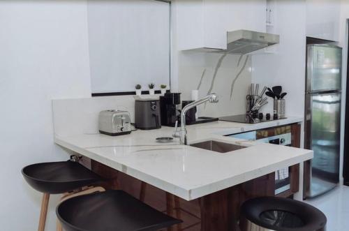 Η κουζίνα ή μικρή κουζίνα στο Luxury 1Bbr 1Bath Condo in Westbay, Arza Hideaway