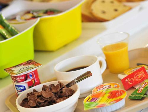 a tray with a cup of coffee and a bowl of food at ibis budget Antwerpen Centraal Station in Antwerp