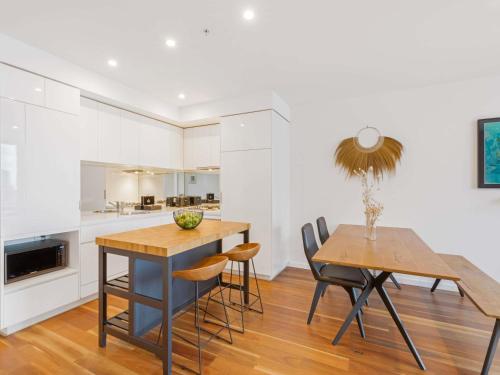 Dapur atau dapur kecil di The Sebel Residences Melbourne Docklands Serviced Apartments