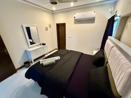 Fotografie z fotogalerie ubytování Elegant Holiday Villa with Modern Comforts v destinaci Lahore