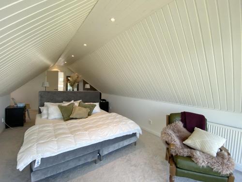 Postel nebo postele na pokoji v ubytování Holiday home in scenic Kattvik, Bastad