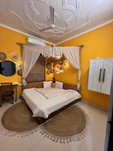 Ένα ή περισσότερα κρεβάτια σε δωμάτιο στο The Boho Retreat Near Ganges