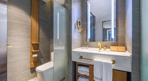 Ένα μπάνιο στο James Joyce Coffetel·Hengyang Jiefang Road Xianfeng Dock