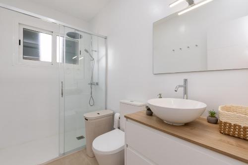 Ένα μπάνιο στο Moderno apartamento totalmente reformado con vistas al mar