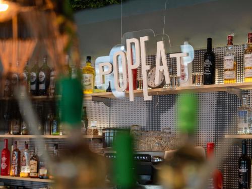 a bar with a sign that says poodoo at Ibis Madrid Alcobendas in Alcobendas