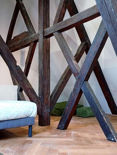 a room with wooden beams and a bench at Lemullier de Bressey - Hôtel particulier au coeur de Dijon in Dijon