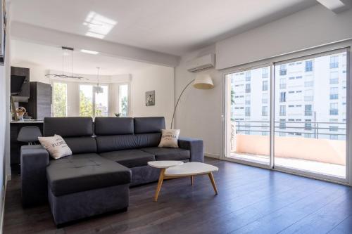 Гостиная зона в LE MADRID avec balcon proche Croisette plages et Palais des Festivals