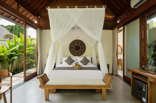 Ένα ή περισσότερα κρεβάτια σε δωμάτιο στο Changi Jungle Ubud Villas