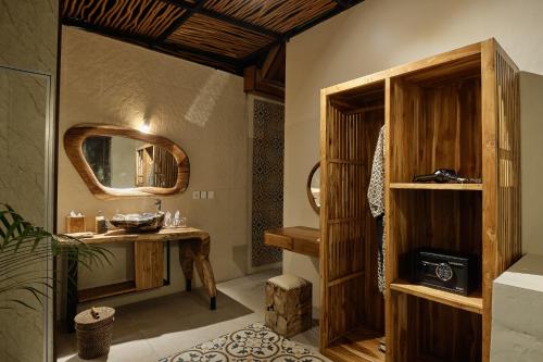 Ένα μπάνιο στο Changi Jungle Ubud Villas