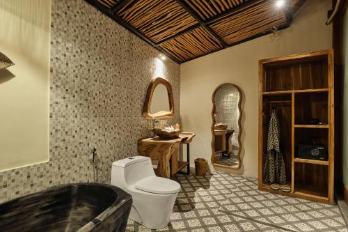 Ένα μπάνιο στο Changi Jungle Ubud Villas