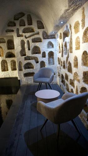Ruang duduk di Eka Cave Maison