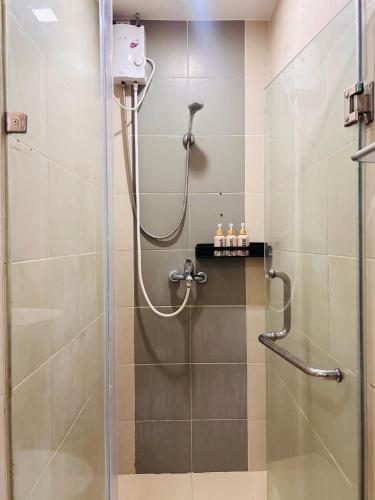 Bilik mandi di Peaceful Escape with City Convenience