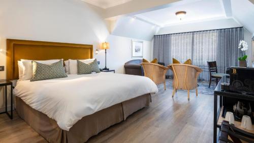 Postel nebo postele na pokoji v ubytování ANEW Hotel Hilton Pietermaritzburg