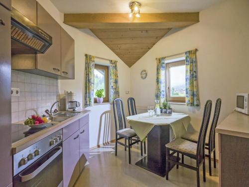 Kuchyň nebo kuchyňský kout v ubytování Pleasing Apartment in Kaltenbach near Ski Area