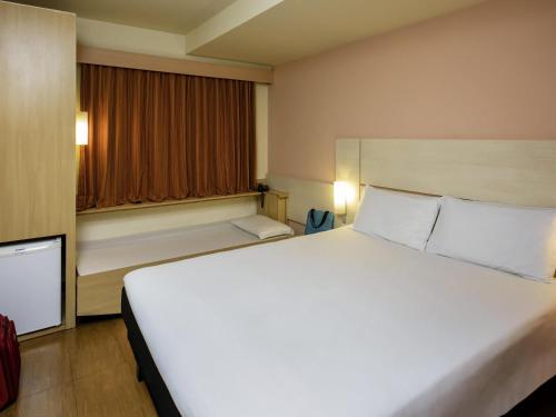 Cama o camas de una habitación en Ibis Joao Pessoa Praia