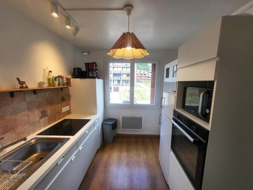 Kuchyň nebo kuchyňský kout v ubytování Appartement 3 pièces pour 8 personnes avec parking à Montgenèvre