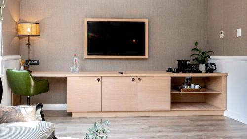 TV a/nebo společenská místnost v ubytování ANEW Hotel Hilton Pietermaritzburg